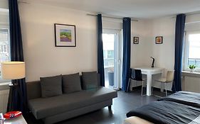 Preiswertes Stilvolles Zimmer Im Privaten Haus Mit Grossem Schoenem Modernem Gemeinschaft Badenzimmer